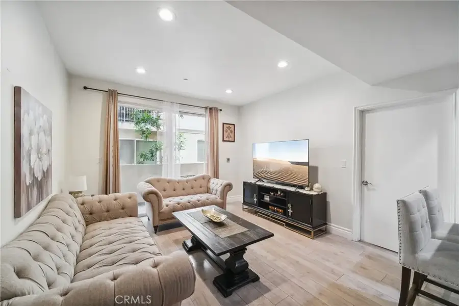 13951 Sherman Way #204, Van Nuys, CA 91405 - Image #3