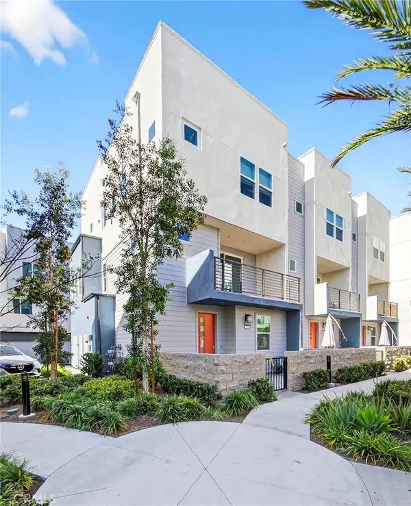 1649 W Lincoln #101, Anaheim, CA 92801