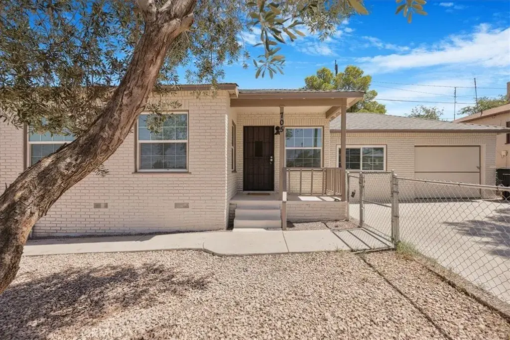 705 S 2nd Avenue, Barstow, CA 92311 - #1