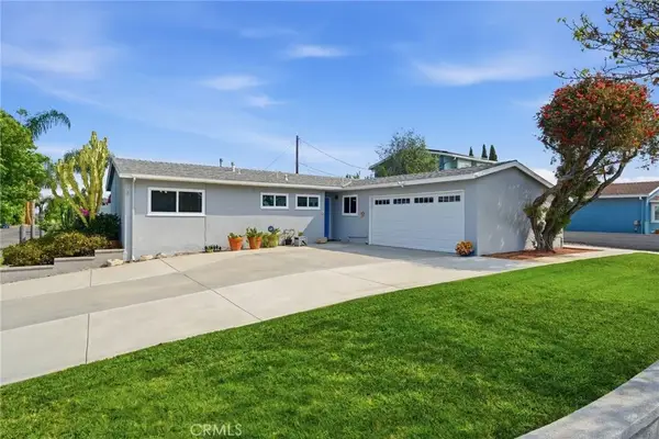 956 W Wilson St, Costa Mesa, CA 92627