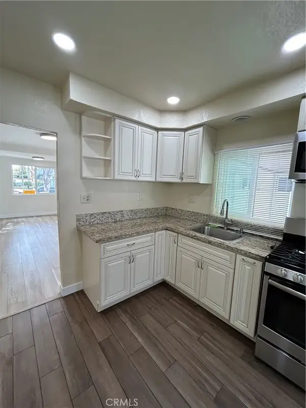 2033 W Burnett Street, Long Beach, CA 90810