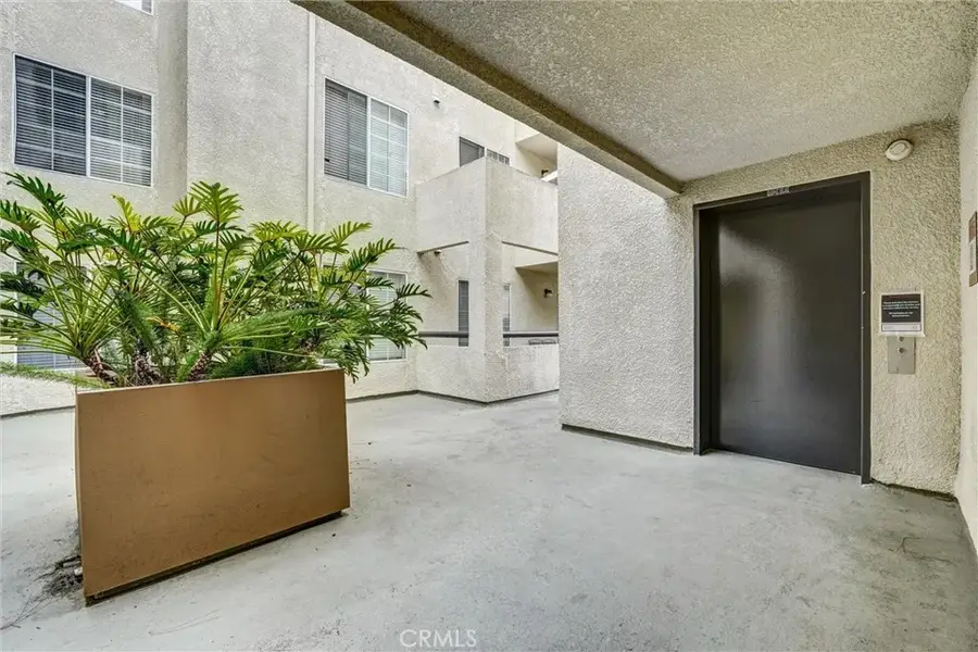 5500 Owensmouth Ave #122, Woodland Hills, CA 91367 - #3