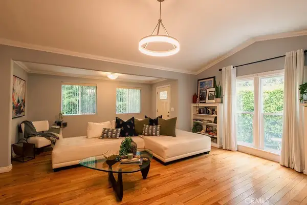 7122 De Longpre, Los Angeles, CA 90046