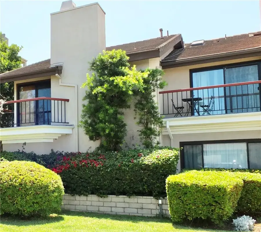 4015 N Virginia Road #6, Long Beach, CA 90807 - #2