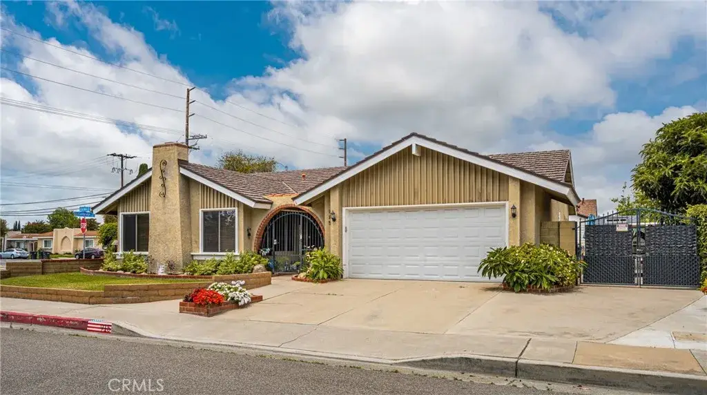 915 E La Veta Avenue, Orange, CA 92866 - #1