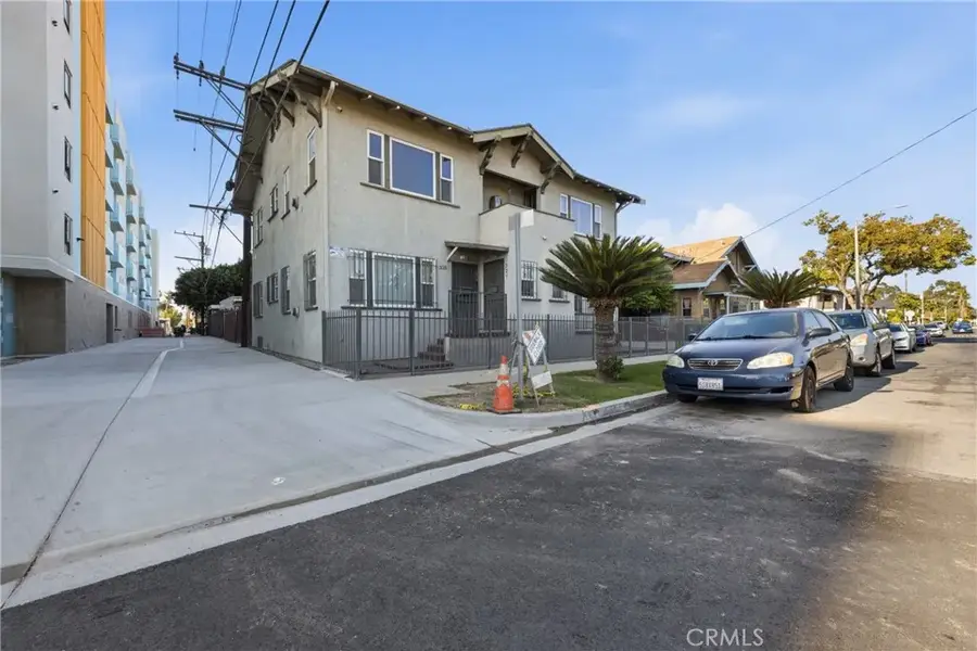 325 E 14th, Long Beach, CA 90813 - #2