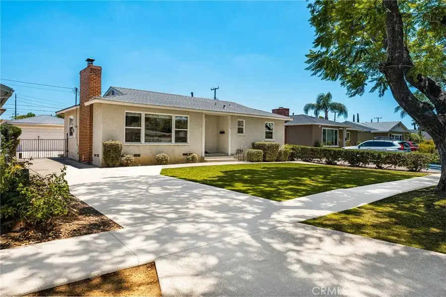 1915 N Linwood Avenue, Santa Ana, CA 92705 - #3