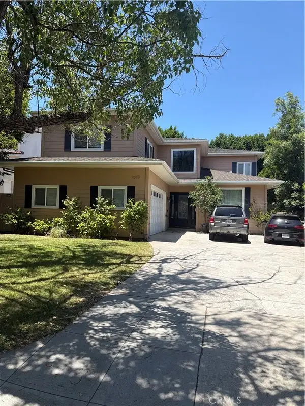 16651 La Maida, Encino, CA 91436