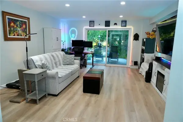 7101 Farralone #113, Canoga Park, CA 91303