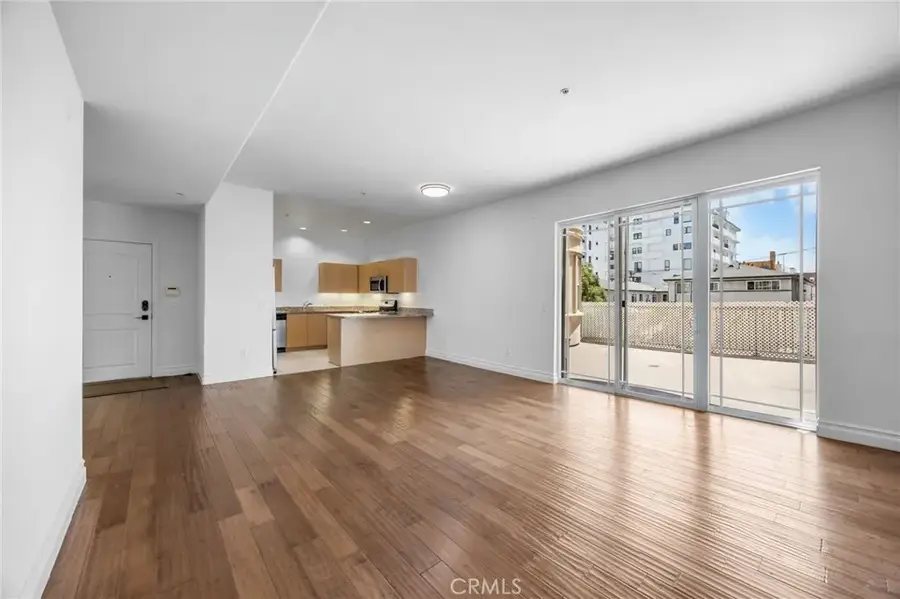 917 S New Hampshire #215, Los Angeles, CA 90006 - #3