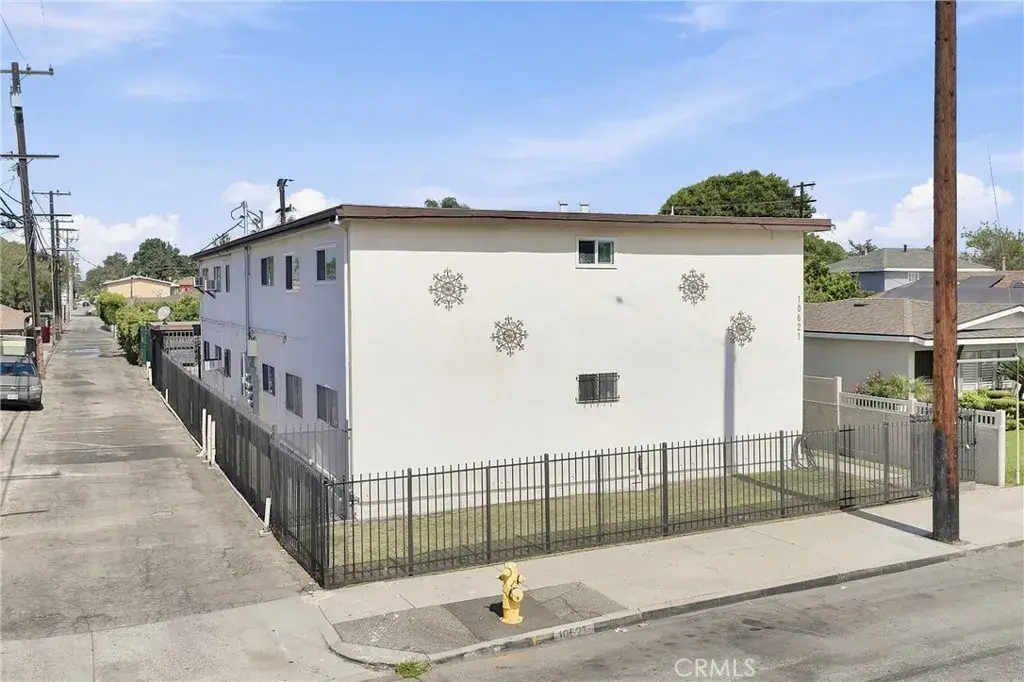 10621 San Carlos, South Gate, CA 90280 - #1