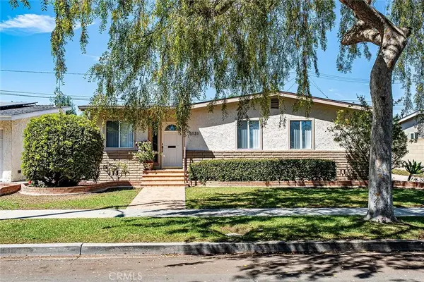 6131 E Benmore, Long Beach, CA 90815