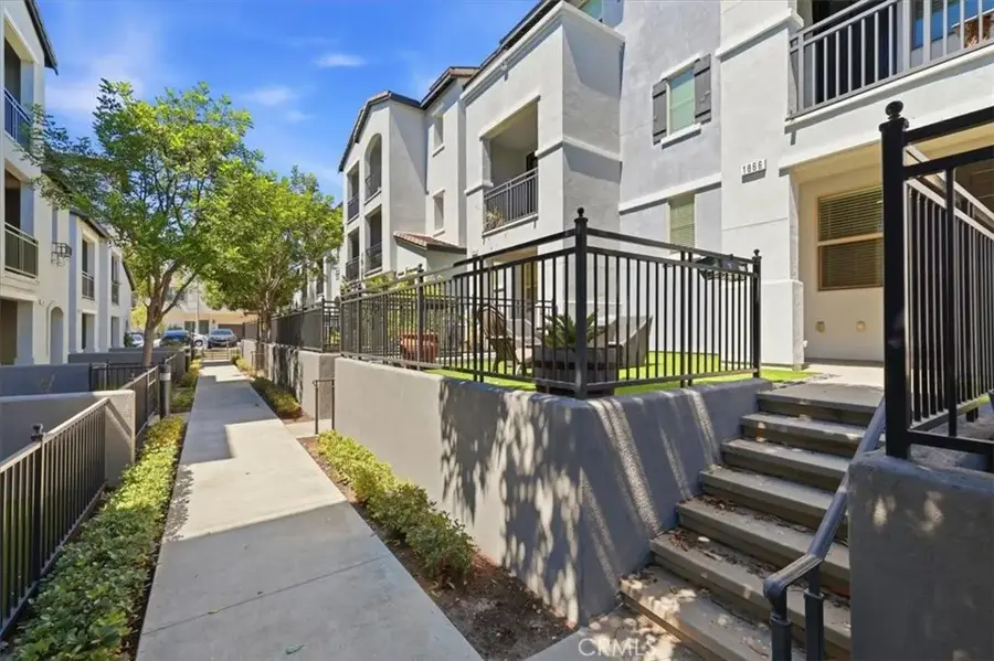 1866 Orizaba, Signal Hill, CA 90755 - #3
