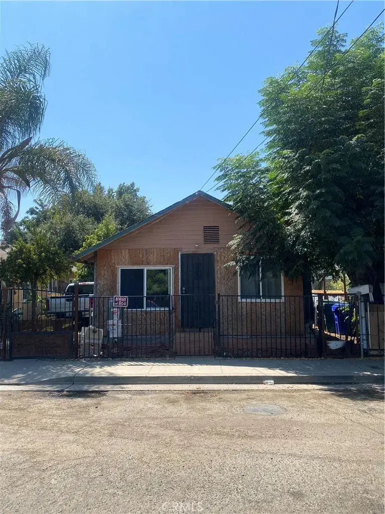 207 W River Ave, Porterville, CA 93257 - #1