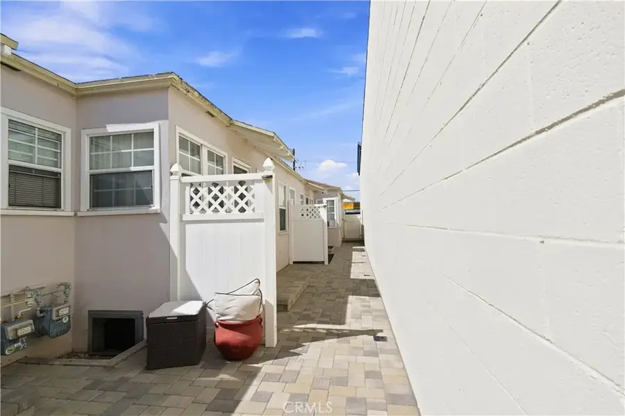11418 Victory Boulevard, Valley Glen, CA 91606 - #2