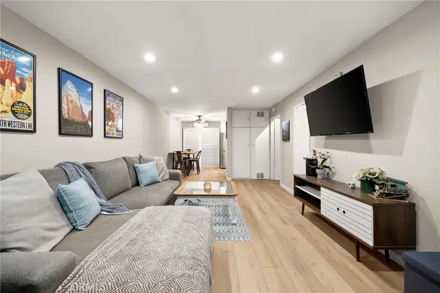 2452 Chelsea Place #M, Santa Monica, CA 90404 - #3