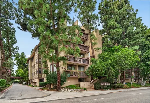1655 Clark #324, Long Beach, CA 90815
