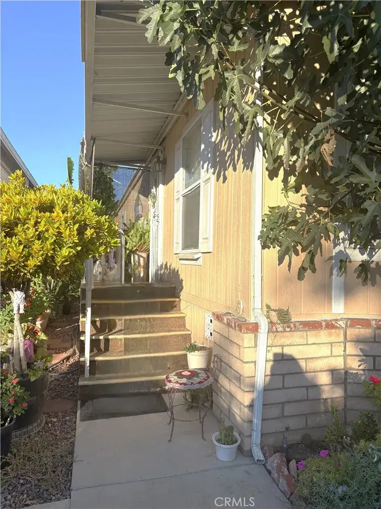 10745 Victoria #4, Whittier, CA 90604 - Image #1