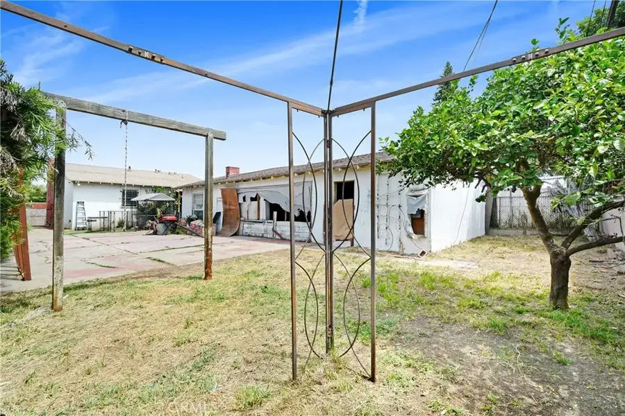 1122 W 124th Street, Los Angeles, CA 90044 - #3