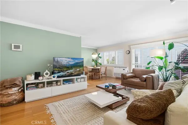 1154 S Barrington Avenue #213, Los Angeles, CA 90049