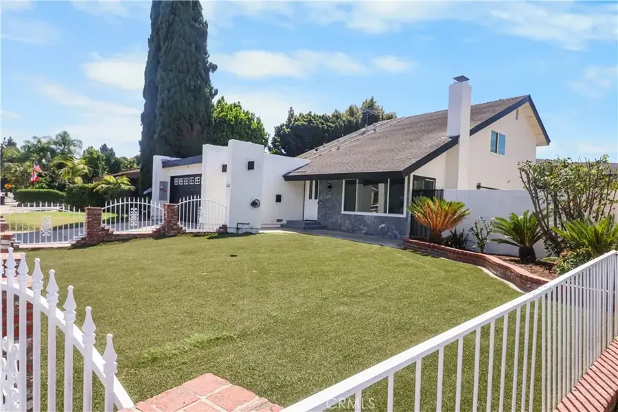 2122 W Chalet, Anaheim, CA 92804 - #2