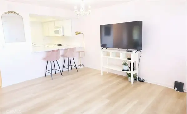 4132 E Mendez #106, Long Beach, CA 90815