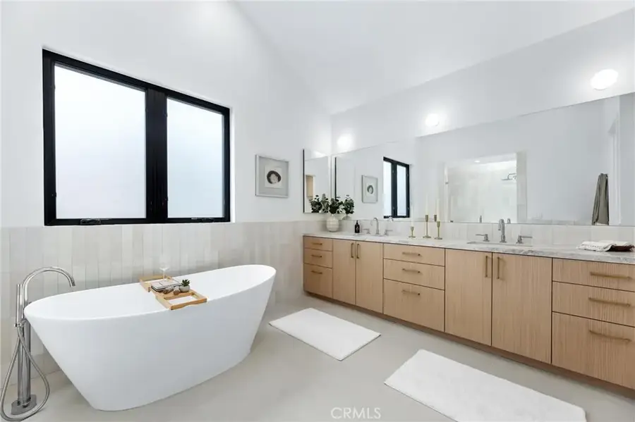 2206 Gates Avenue #A, Redondo Beach, CA 90278 - Image #2