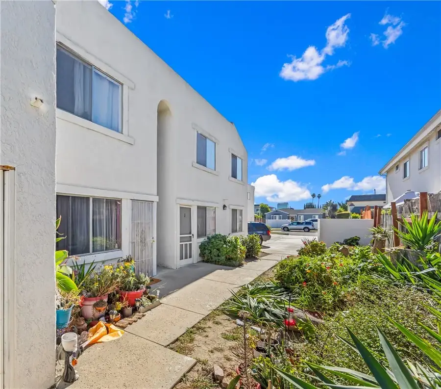 7851 Glencoe Drive, Huntington Beach, CA 92647 - Image #2