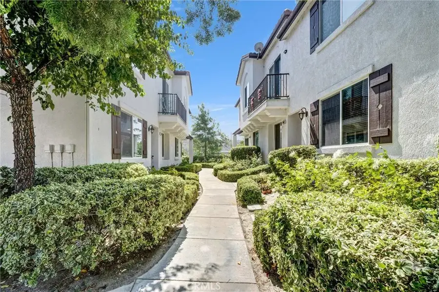 28072 Catherine Drive, Canyon Country, CA 91351 - Image #2