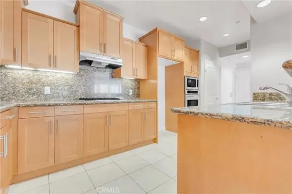 4821 Bakman #201, North Hollywood, CA 91601