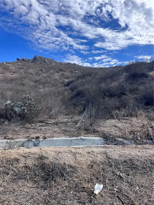 17401 La Sierra, Riverside, CA 92503