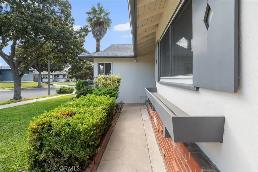 10525 S 8th Avenue, Inglewood, CA 90303 - Image #3