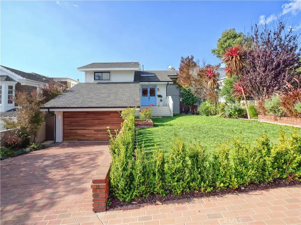 207 S Poinsettia Avenue, Manhattan Beach, CA 90266 - Image #1