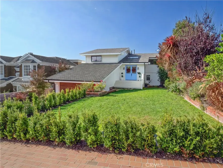 207 S Poinsettia Avenue, Manhattan Beach, CA 90266 - Image #2