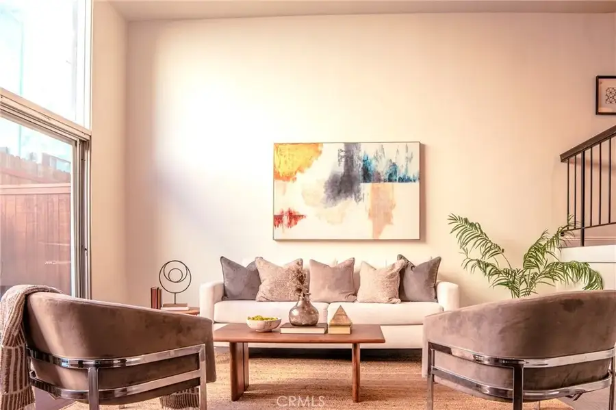 14144 Burbank Boulevard #2, Sherman Oaks, CA 91401 - Image #2