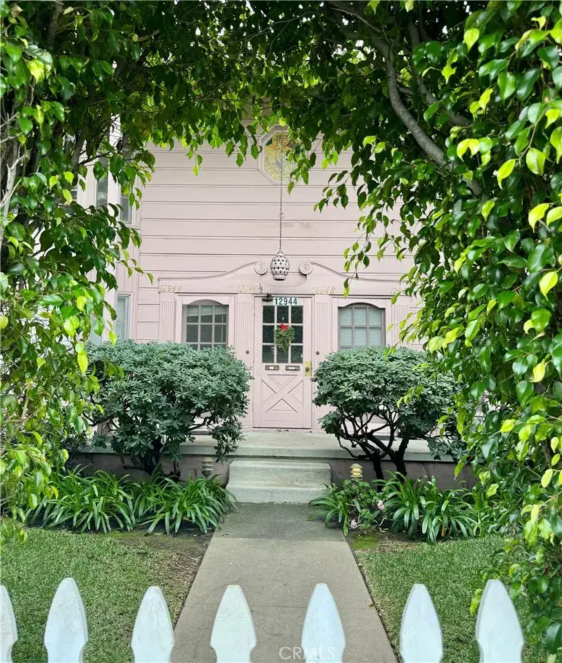 12944 Riverside Drive, Sherman Oaks, CA 91423 - Image #2