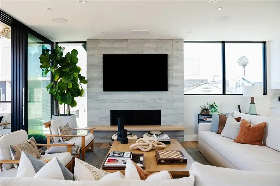 3203 Vista Drive, Manhattan Beach, CA 90266 - #3