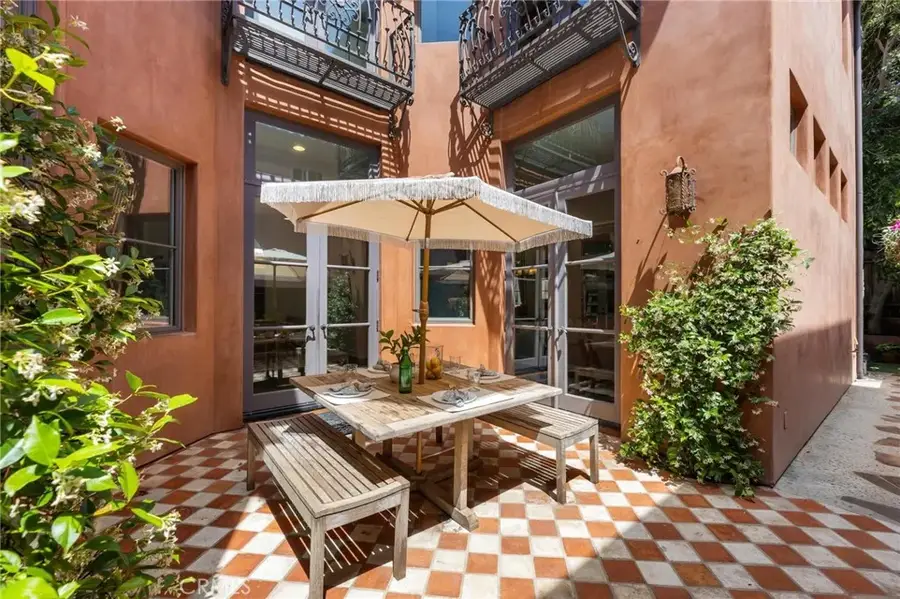 2516 Walnut Avenue, Manhattan Beach, CA 90266 - #3