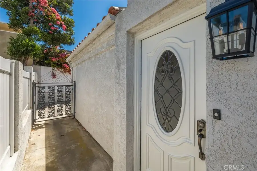 222 N Juanita Avenue #B, Redondo Beach, CA 90277 - #3