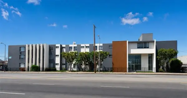 835 W Rosecrans Avenue, Gardena, CA 90247