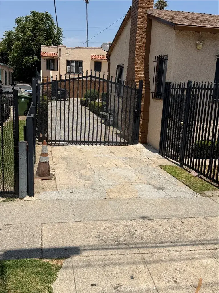 829 W 69th, Los Angeles, CA 90044 - #2