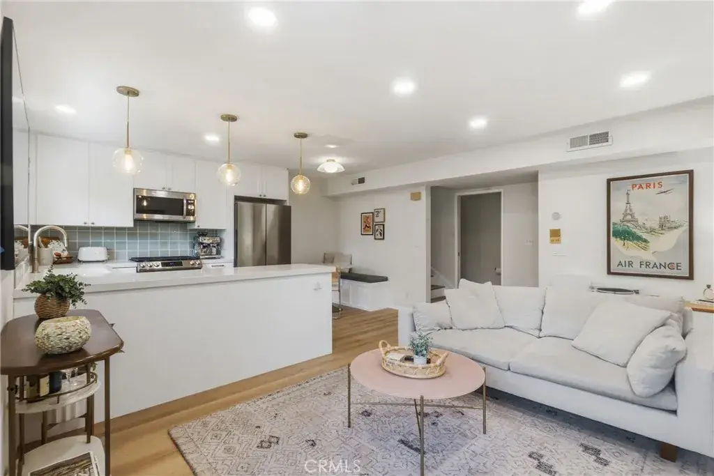 2147 N Beachwood #4, Los Angeles, CA 90068 - #1
