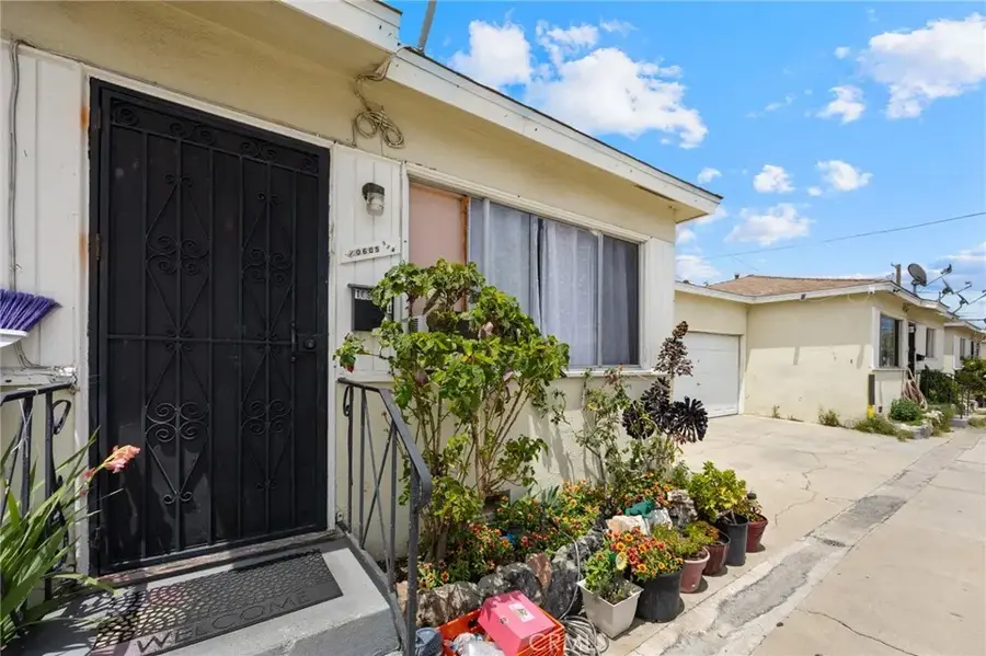10605 Buford Avenue, Inglewood, CA 90304 - #2