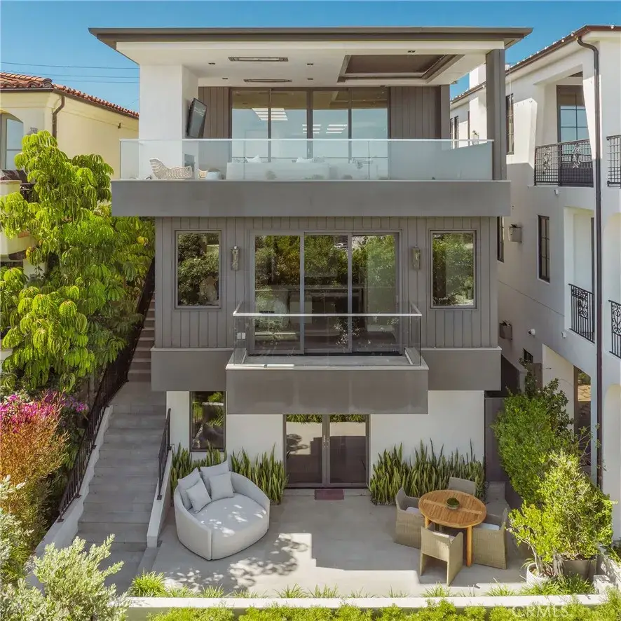 457 26th Street, Manhattan Beach, CA 90266 - #3