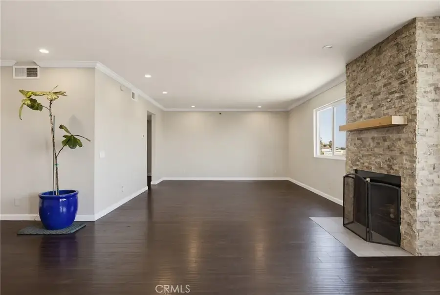726 Elm Avenue #403, Long Beach, CA 90813 - #3