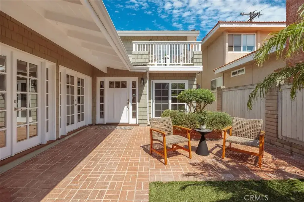3504 N Poinsettia Avenue, Manhattan Beach, CA 90266 - #1