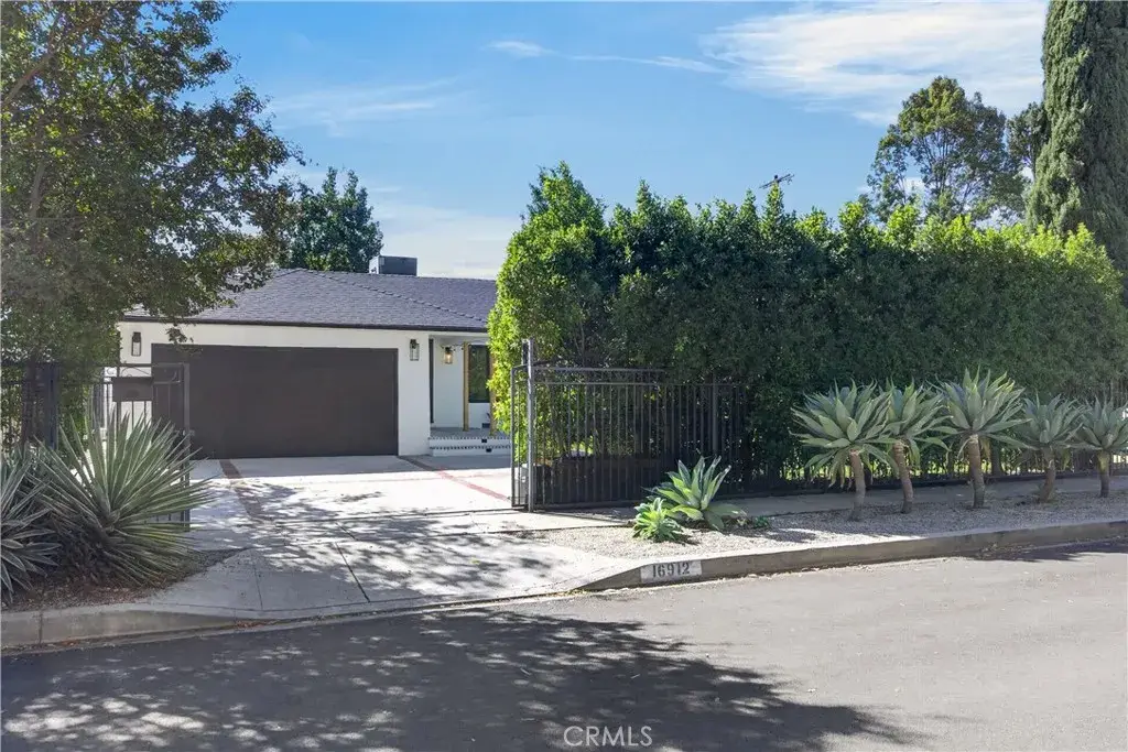 16912 Marlin Place, Lake Balboa, CA 91406 - #1