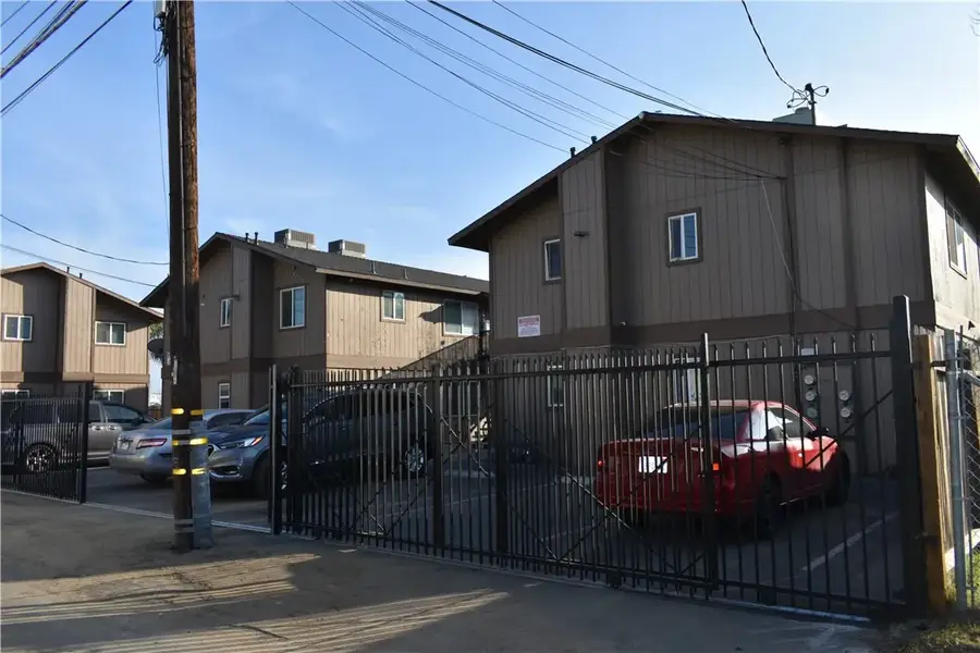 822 East 19th Street, Bakersfield, CA 93305 - #2
