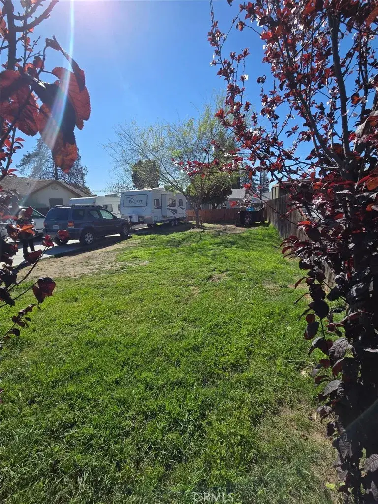 431 Douglas, Bakersfield, CA 93308 - #2