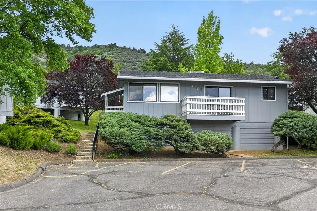 801 Sierra Vista Way Apt 44, Yreka, CA 96097 - #1